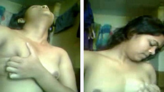 Indian girl pleasures herself for her boyfriend