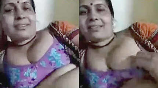 Mature Indian wife indulges in steamy romance with lover on video call