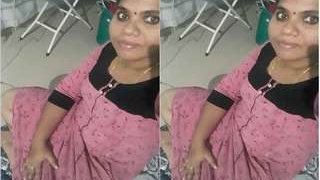 Indian bhabhi reveals her big tits and pussy on video call