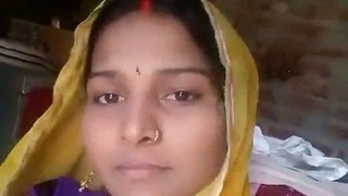 Indian babe Dehati shows off her naked body and wet pussy in a video