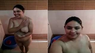 Exclusive video of sexy bhabhi enjoying bath time