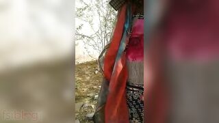 Desi village girl shows off her hairy pussy in outdoor sex MMS