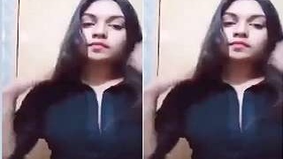 Amateur Bangla girl flaunts her big boobs