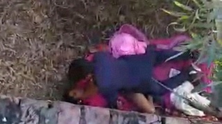 Desi college couple's outdoor sex video with amateur touch
