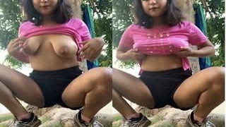 Amateur Indian girl flaunts her big tits in exclusive video