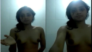 Indian desi girl gets naked and plays with her nipples in a XXX video