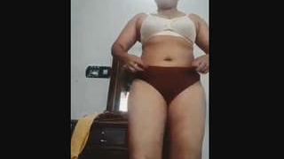 Mallu bhabhi flaunts her big boobs and pussy in a steamy video