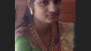 Tamil wife flaunts her body in a steamy video