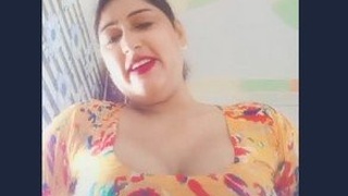 Horny Desi bhabhiji gets naughty on camera