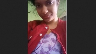 Young Indian girl gets naughty and pleasure in video