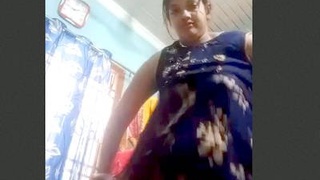 Desi wife gets fucked by bhabi in hot video