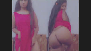 Desi hottie flaunts her curvy butt in a seductive video
