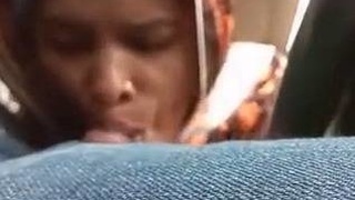 Indian maid gets her video recorded while giving a blowjob