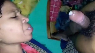 Bhabhi takes a mouthful of cum in sucking video