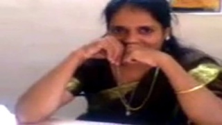 South Indian aunty gets naughty in saree blouse