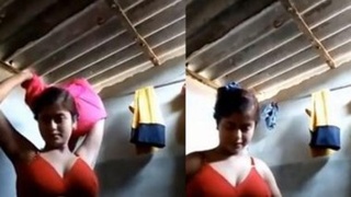 Selfie video of Indian girl goes viral
