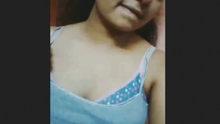 Indian babe flaunts her boobs and pussy in a seductive manner