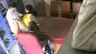 Gujarati bhabhi gets naughty in office MMS video