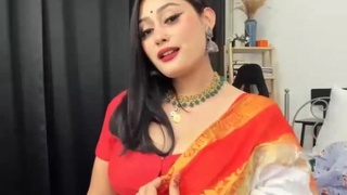 Anna's cute and sexy sari in a live show