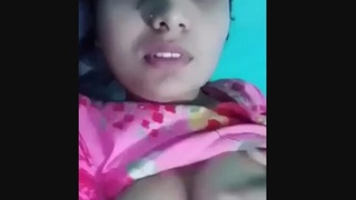Hot Bengali babe flaunts her curves in a seductive video