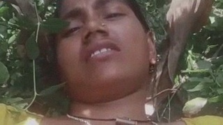 Local Indian couple enjoys outdoor sex in nude video