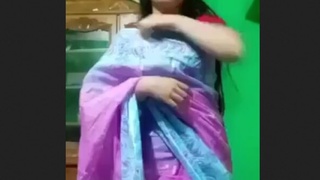 A beautiful Bengali girl removes her sari and flaunts her body