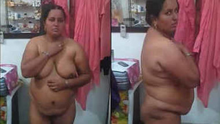 Mature Desi Aunty bares it all and flaunts her body