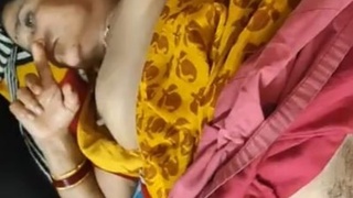 Desi aunty's mature pussy is still a sight to behold