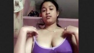 Exotic Indian babe flaunts her big boobs and pussy in a seductive manner