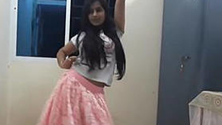 Shivani Thakur's Sensual Dance in Badu Jaan