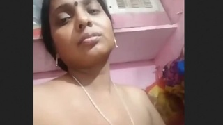 Horny Desi Bhabhi indulges in fingerbang action