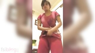 Hairy pussy girlfriend Big Love reveals her shaggy fur pie in Kolkata sex video