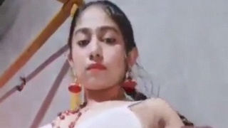 Bengali babe strips sari and shows off her body in a steamy video