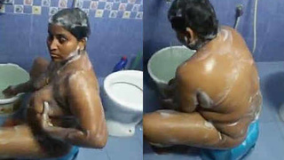 Chennai aunty strips down and takes a bath