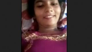 Bhabi reveals her body to her lover in a seductive video