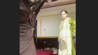 Indian babe gets fucked and sucked in this video