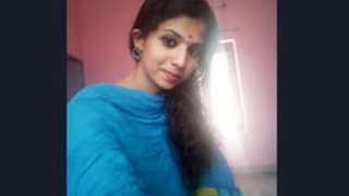 Busty Indian bhabhi flaunts her assets in a live video call