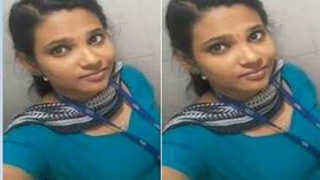 Indian girl reveals her boobs and muff in XXX video