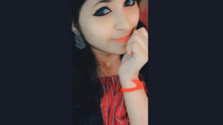 Desi babe pleasures herself with her fingers in a solo video