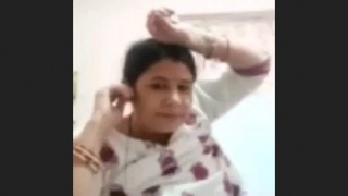 Mature bhabhi satisfies her lover on Facebook