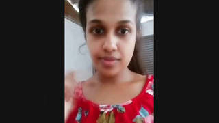 Lankan girl flaunts her breasts in a steamy video