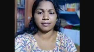 South Indian bhabhi flaunts her boobs in video call