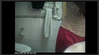 Apni cousin's bathroom MMS with explicit content