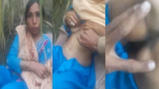 Desi aunty flaunts her butt in public for her secret lover