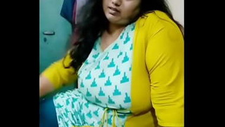 Sexy Aunty's big boobs in action