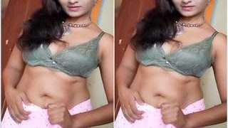 Rajashree Morey flaunts her ample bosom in this steamy video