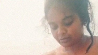 Mallu aunty Pooru's steamy solo in bathroom