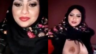 Muslim beauty in hijab stars in AM video