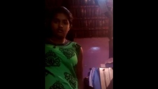 Tamil schoolgirl flaunts her cute boobs in a steamy video