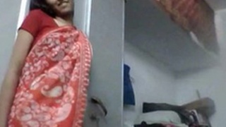 Sari-clad teen girl strips for money in striptease video